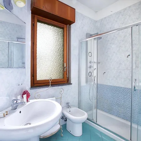 - Annarita Сорренто